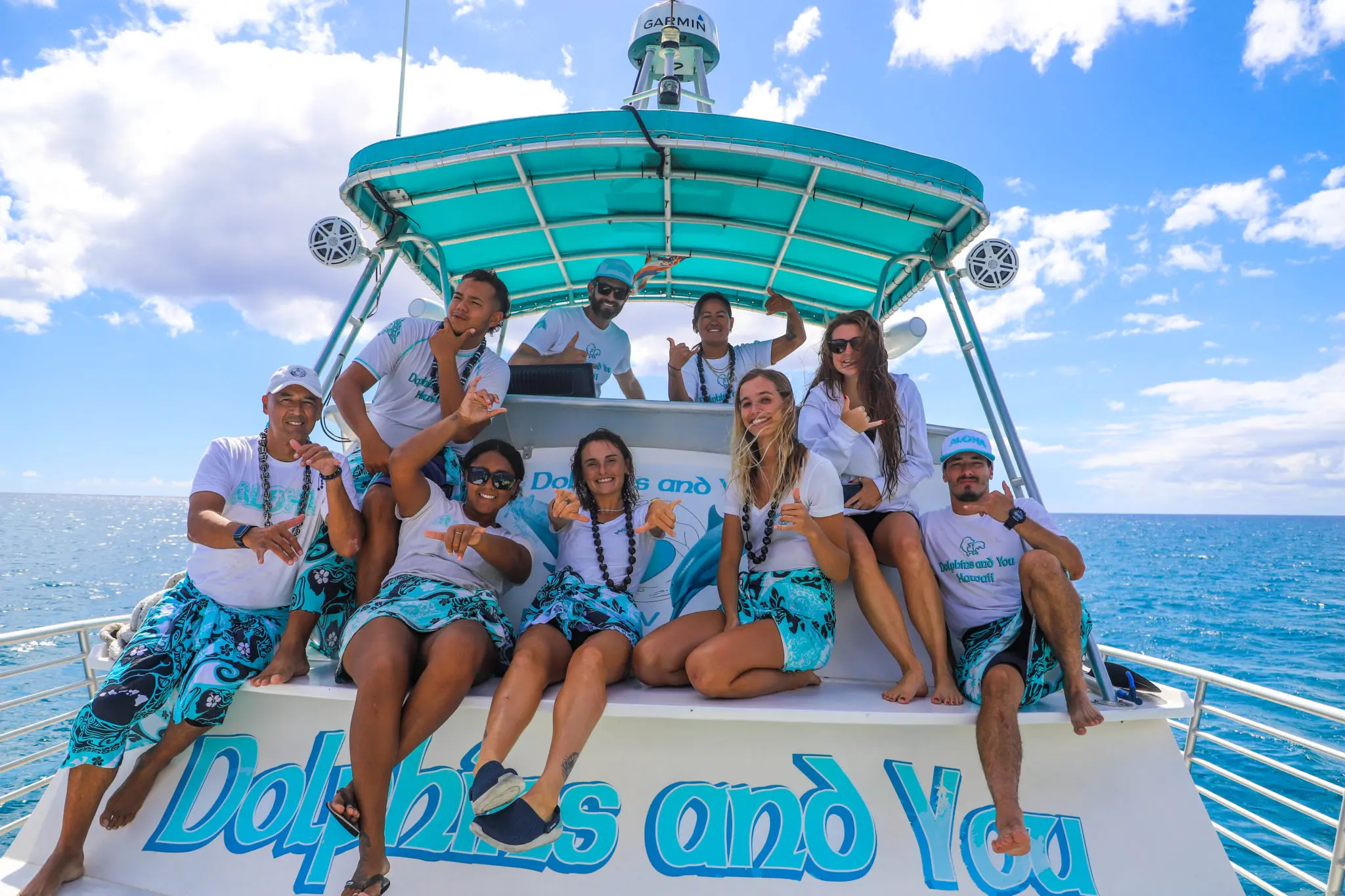 Read more about the article What’s in Your Bag? The Perfect Packing List for a Dolphin Boat Tour in Hawaii