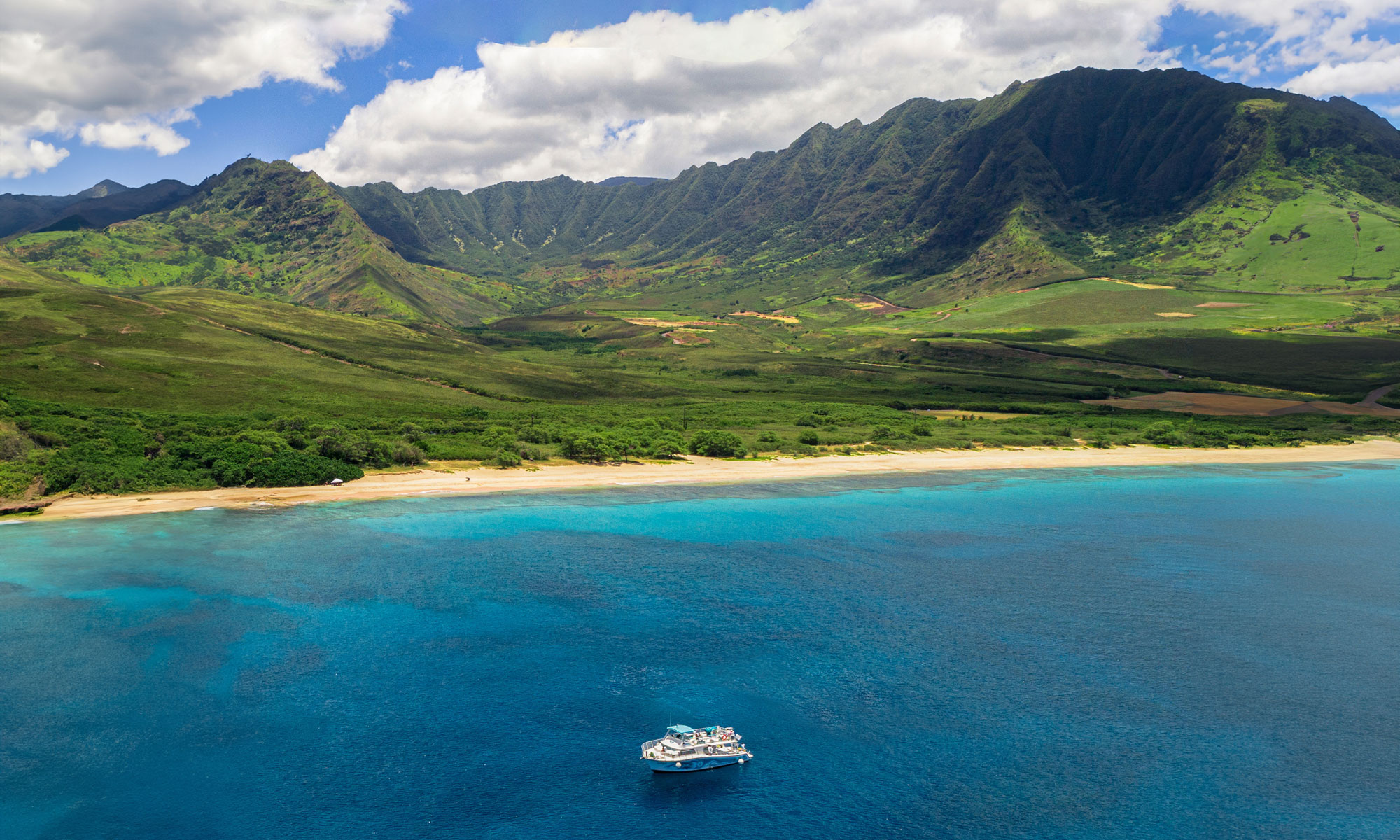 Read more about the article West Coast Oahu Travel Guide: Beaches, Marine Life & Things to Do