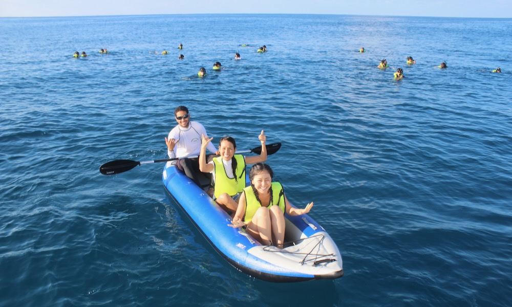 ハワイの海でカヤック