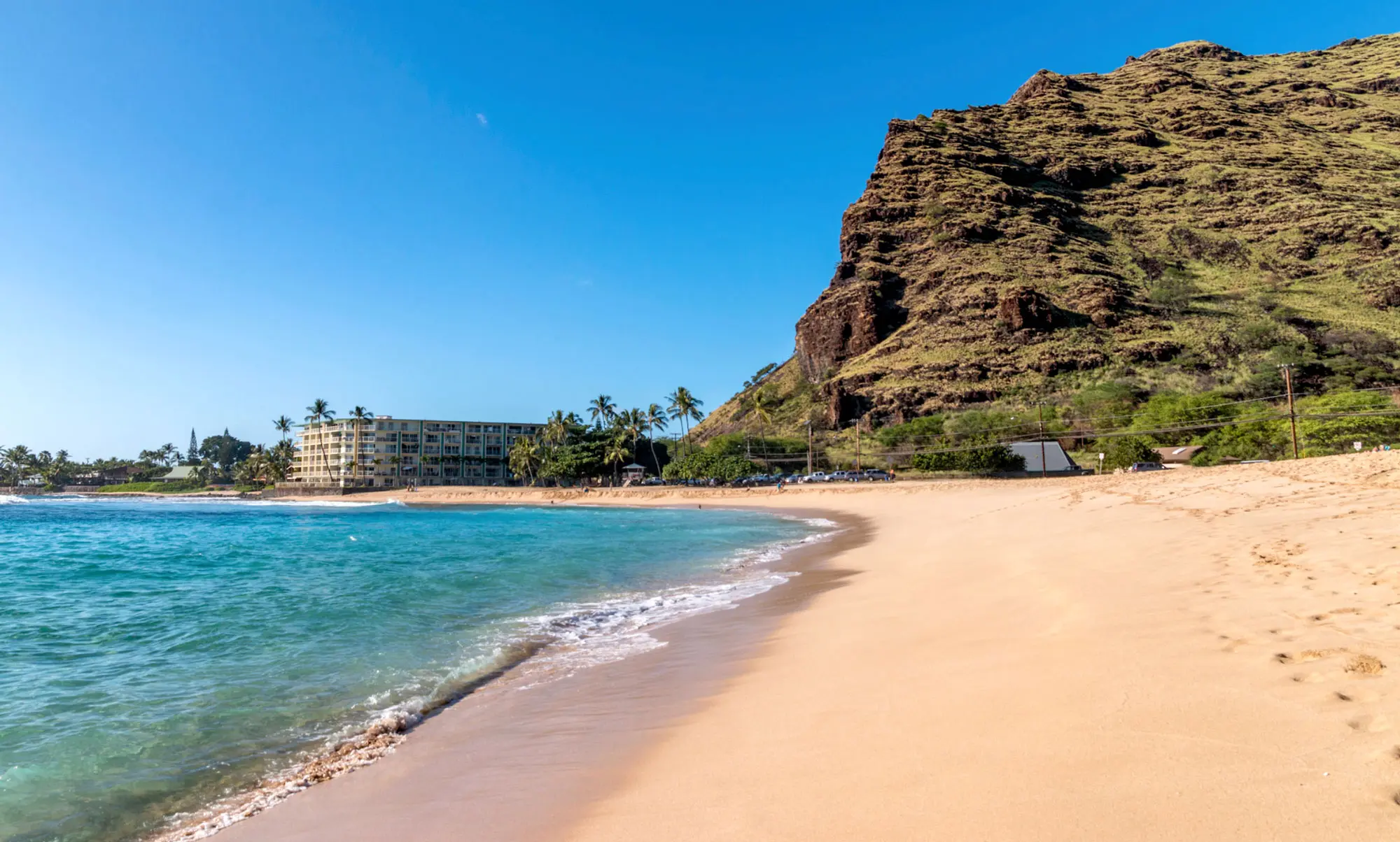 Read more about the article Makaha Beach Oahu: Swimming, Snorkeling & Local Guide