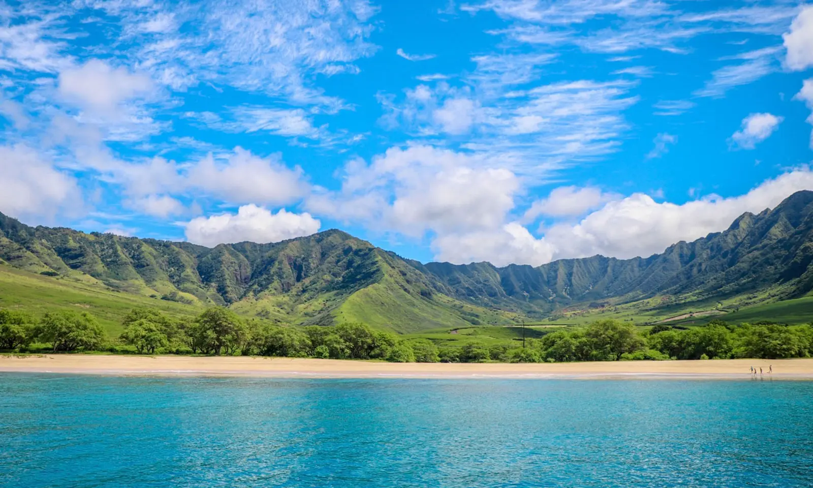 Read more about the article Makua Beach Oahu: Scenic West Coast Beach & What to Expect
