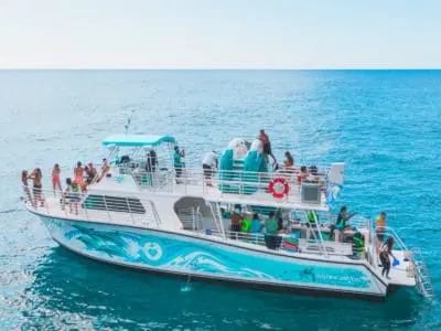 Group of people in Oahu Cruise boat