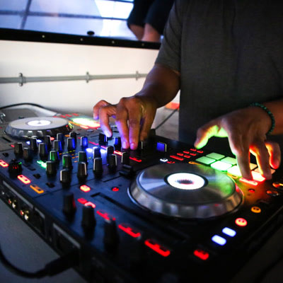 Waikiki booze cruise live DJ