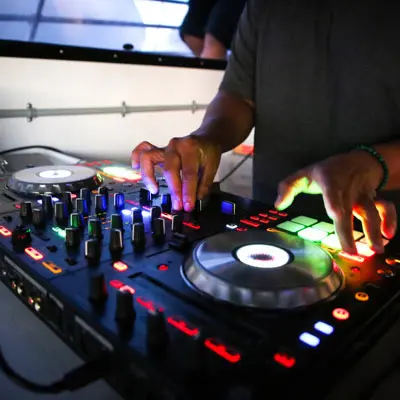 Waikiki booze cruise live DJ